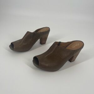 Clarks Women's Brown Peep Toe Mules (SB20)